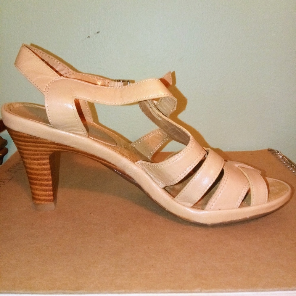 Aerosoles cream heels size 5